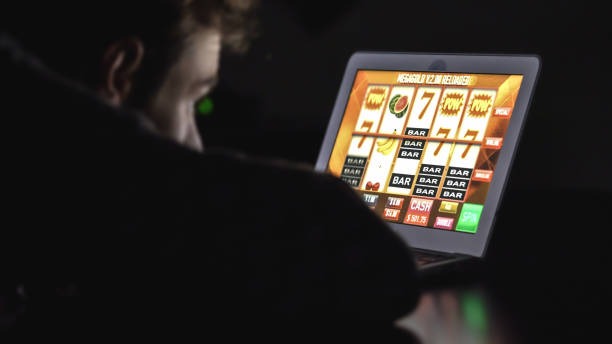 Wide view of santettoto Fa Cai Shen Deluxe live-dealer studio with multiple tables and real-time betting interface overlay
