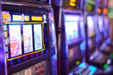 Live VIP Roulette wheel and dealer interface on santettoto platform with multiple camera angles